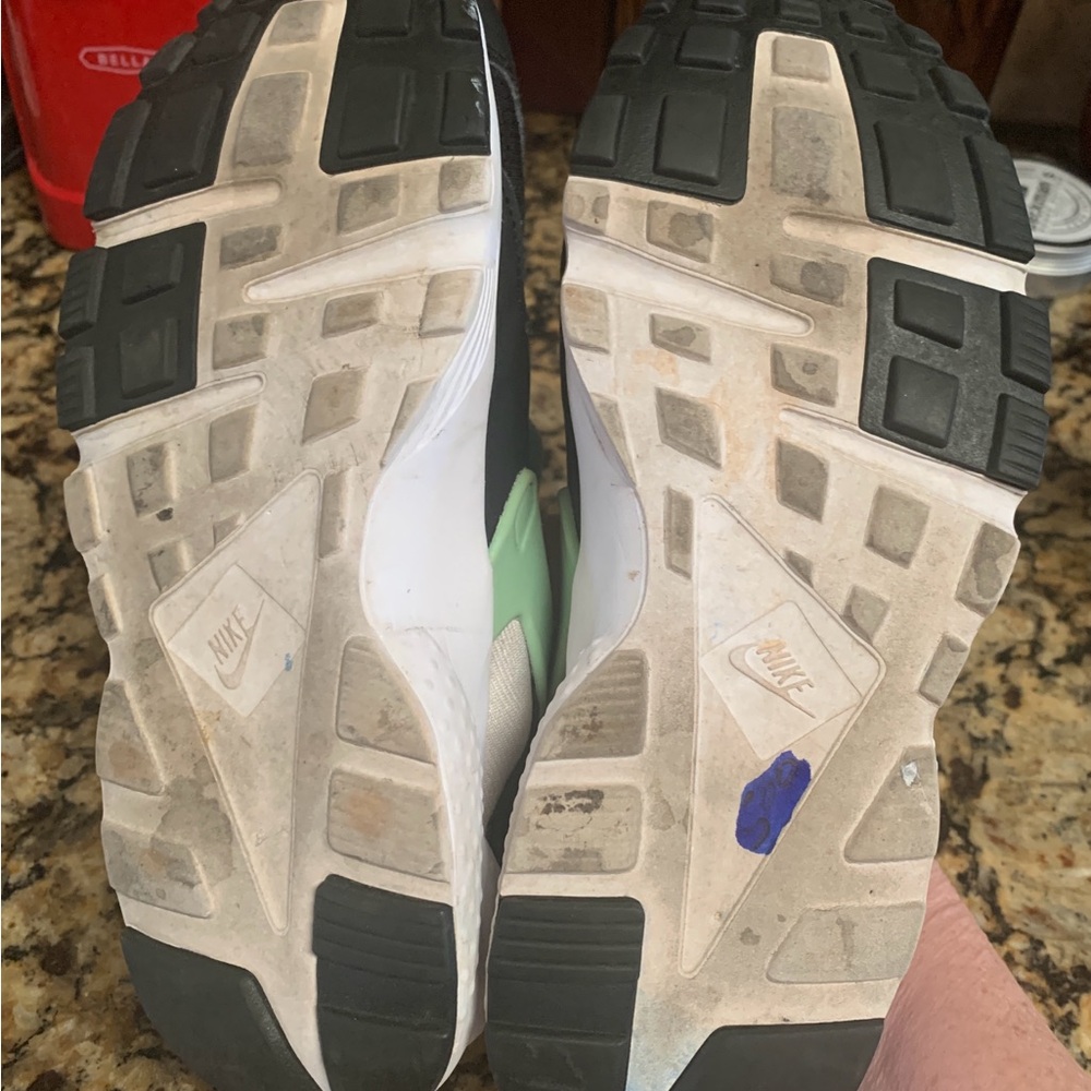 Nike Huarache Black and Green Sneakers with Mesh Upper - Picture 6 of 9